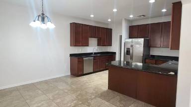 Main picture of 949 S Wallrade Ln