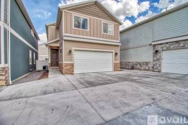 Main picture of 8636 N Cypress Aly