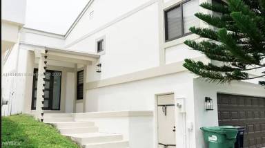 Main picture of 21900 SW 100th Pl
