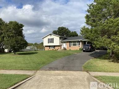 Main picture of 5910 King James Dr
