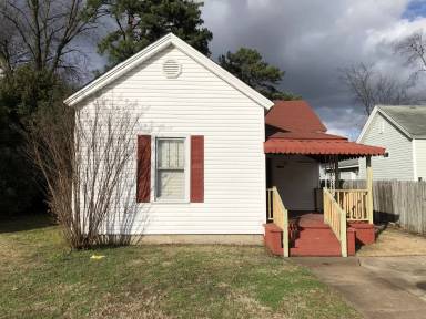 Main picture of 705 McKinley Ave NE