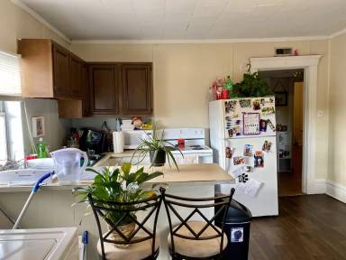 Main picture of 1601 1/2 6th Ave