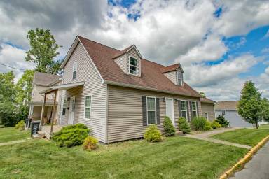 Main picture of 318 Raymond St