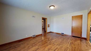 Main picture of 107 E 4th St