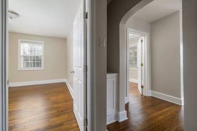 Main picture of 2410 Francis St