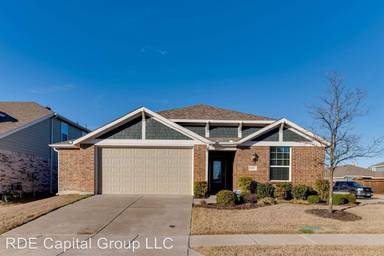 Main picture of 525 Barnstorm Dr