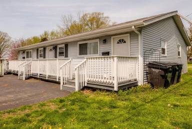 Main picture of 212 Locust St W