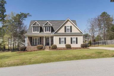 Main picture of 120 Lakeside Dr
