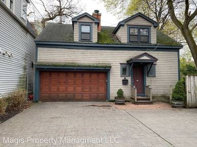 Main picture of 805 W Ferry St Apartments