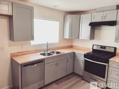 Main picture of 524 E Avenue Q12