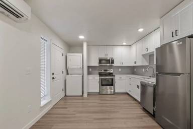 Main picture of 5881 N Montana Ave