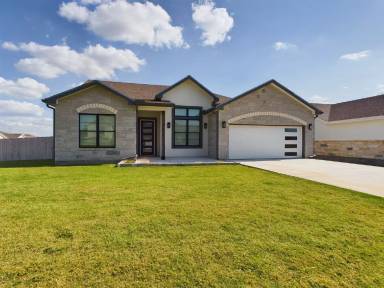 Main picture of 901 Smokey Oak Dr