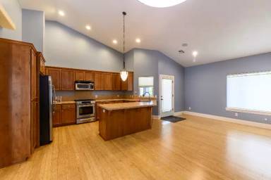 Main picture of 277 Benjamin St