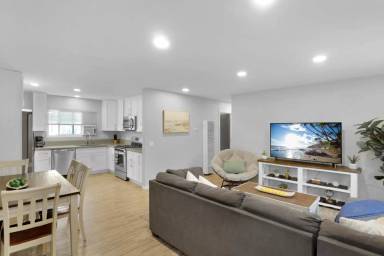 Main picture of 6716 N Elman St