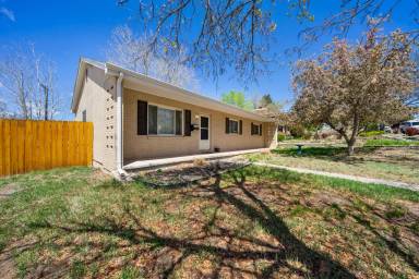Main picture of 2202 N Meade Ave