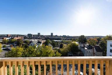 Main picture of 215 Notre Dame Ave