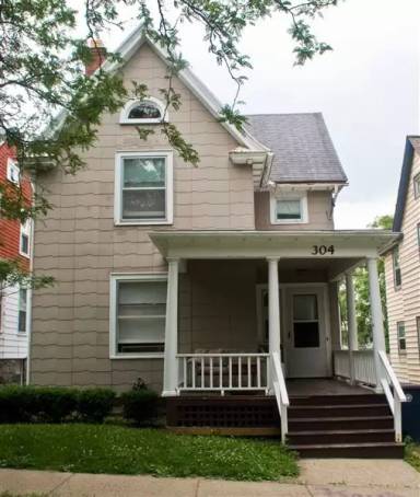 Main picture of 304 E Madison St