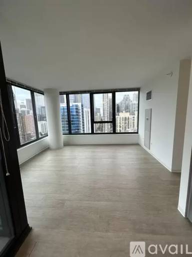 Main picture of 150 W Huron St