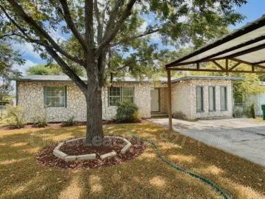 Main picture of 214 Basswood Dr