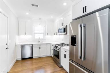 Main picture of 14 Atkins St