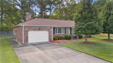 Main picture of 2313 Lloyd Dr