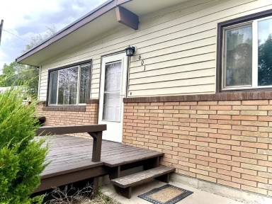 Main picture of 601 Skyline Dr NE