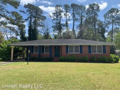 Main picture of 701 Maplewood Dr