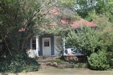 Main picture of 870 N Chase St
