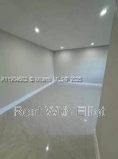 Main picture of 2418 Polk St