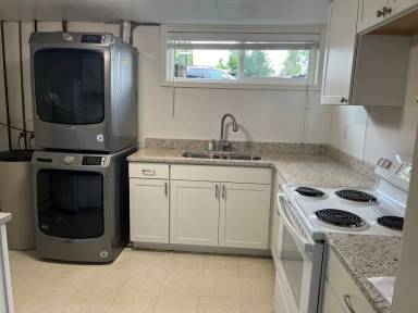 Main picture of 1020 W Story St