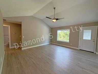 Main picture of 1097 E Lakota St