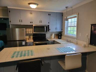 Main picture of 124 E Victoria Rd