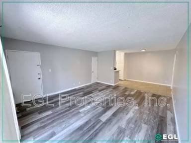 Main picture of 823 N Hudson Ave