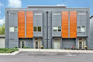 Main picture of 4269 213th Pl SE