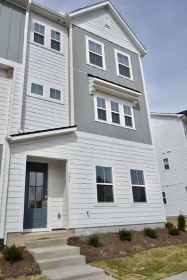 Main picture of 708 Icarus Ln