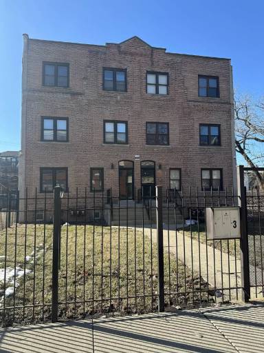 Main picture of 10450 S Maryland Ave