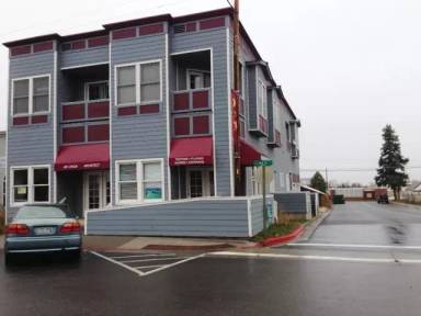 Main picture of 104 E Mill St