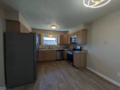 Main picture of 214 E Hughes Cir