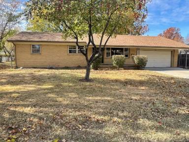 Main picture of 957 N Redbarn Ln