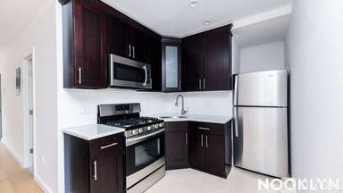 Main picture of 141 Maujer St