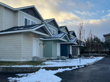 Main picture of 910 Poplar Ave