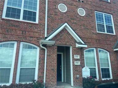 Main picture of Lakeridge Townhomes