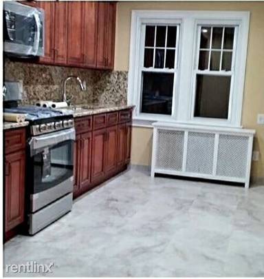Main picture of 174 Goodwin Ave