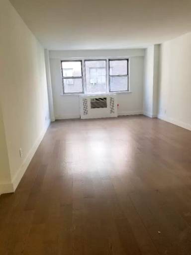 Main picture of 160 E 27th St