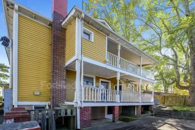 Main picture of 400 S Spring St