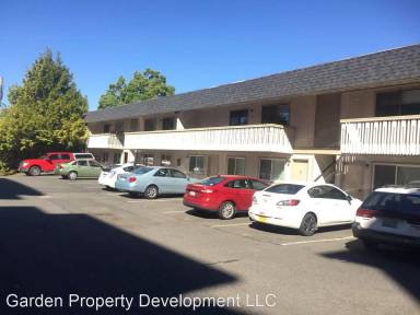 Main picture of 916 N Forest St