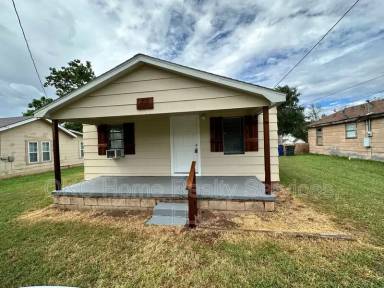 Main picture of 210 S Monroe Ave