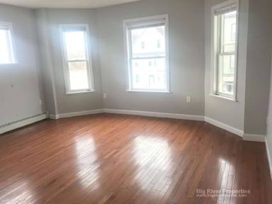 Main picture of 66 Clarkson St