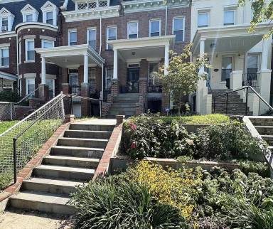 Main picture of 1124 Girard St NW