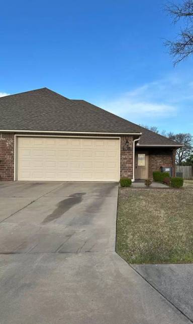 Main picture of 905 Springhill Rd